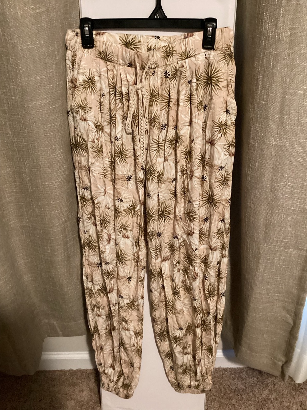 Women's Beige Floral Elastic-Waist Joggers
